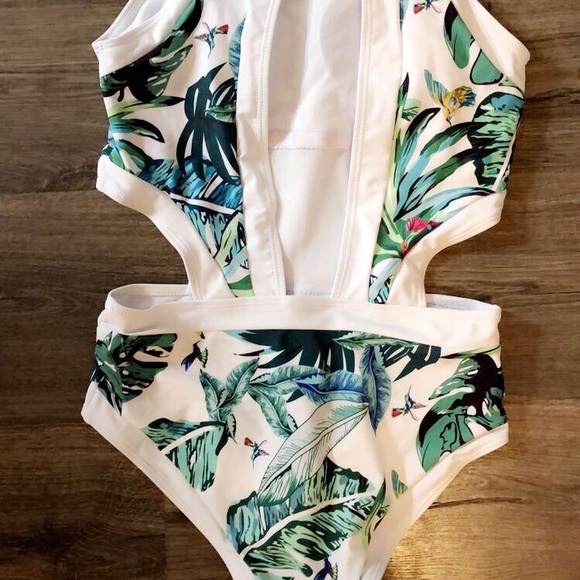 Swim wear - Picture 2 of 2